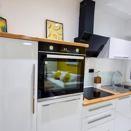 'The Yellow' Condo Berat Eksteriør billede