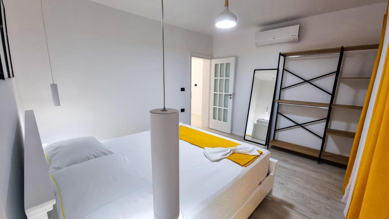 'The Yellow' Condo Berat Eksteriør billede